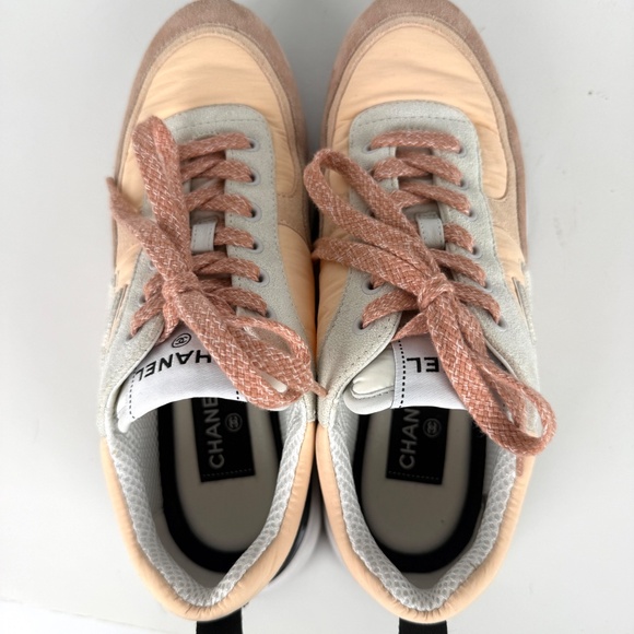 CHANEL CC Interlocking Multicolor Logo Light Beige, Gray 22P Sneakers - Picture 8 of 11